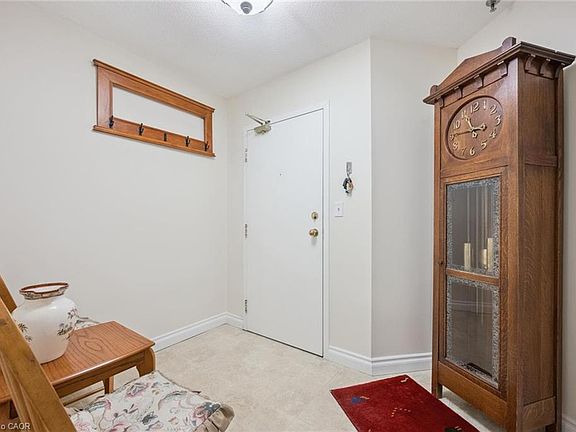 3rd image of 1009 Queenston Rd #216