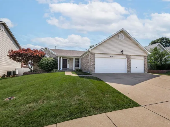 4724 Auburn Trace Dr, Saint Louis, MO 63128