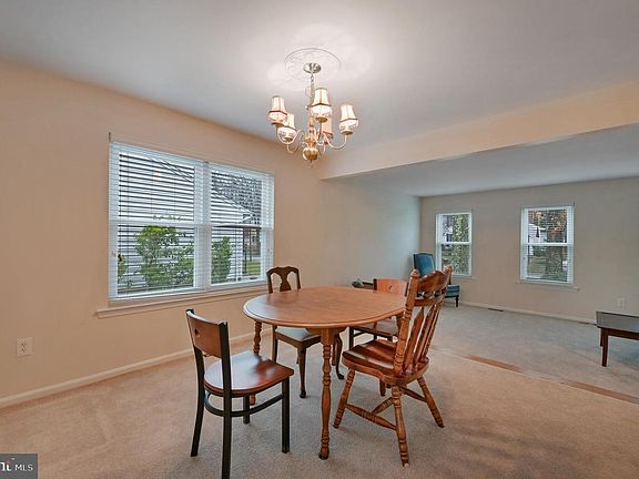 5th image of 270 Michener Ct W