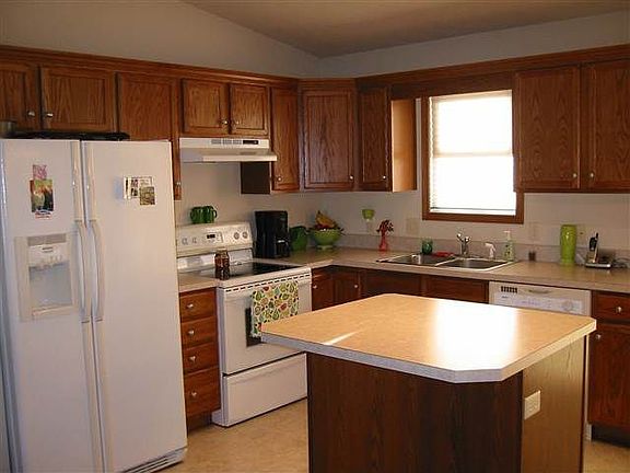 4th image of 1305 Red Oak Dr