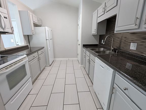Kitchen with modern finishes and pantry