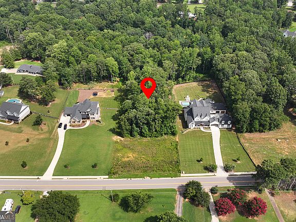 4th image of 3245 Shoreland Dr