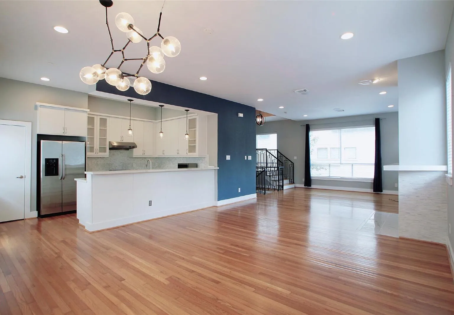 3 bed, 3.5 bath, 2501 sqft, $2,850 — Photo 4