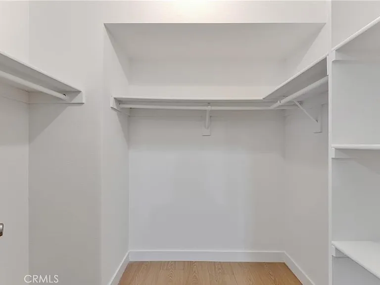 1070 Walnut Grove Ave — Photo 8