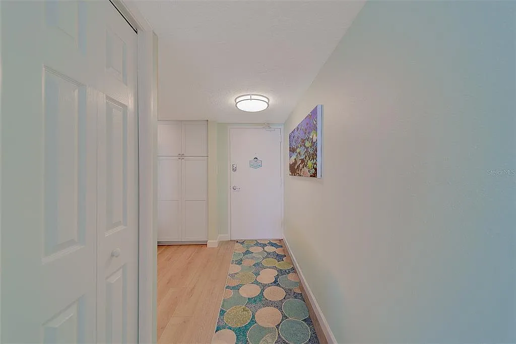 2 bed, 2.0 bath, 1330 sqft, $6,000 — Photo 3