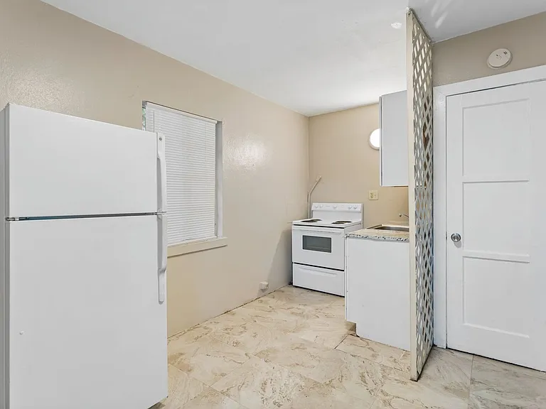 1519 Carmel Ave — Photo 9