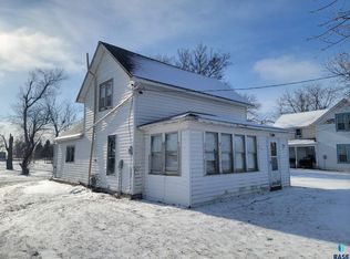 141 E 4th St, Ramona, SD 57054