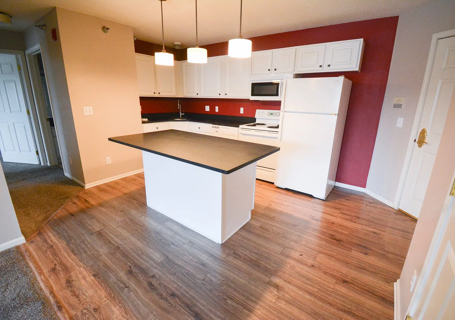 2br Willows Condo Loaded w/Amenities — Photo 3