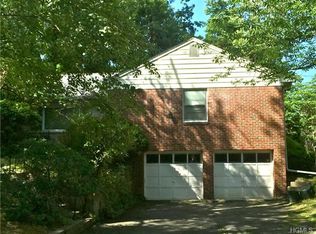 44 Sutin Pl, Chestnut Ridge, NY 10977