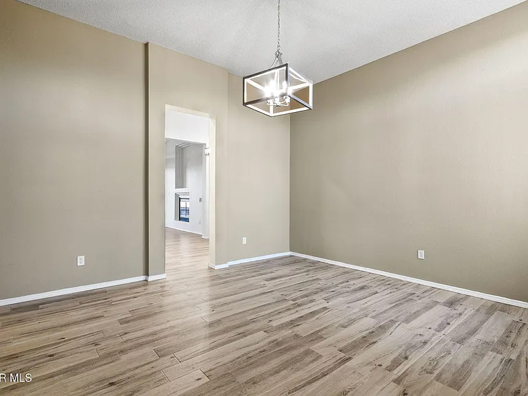 6401 Franklin Ridge Dr — Photo 5