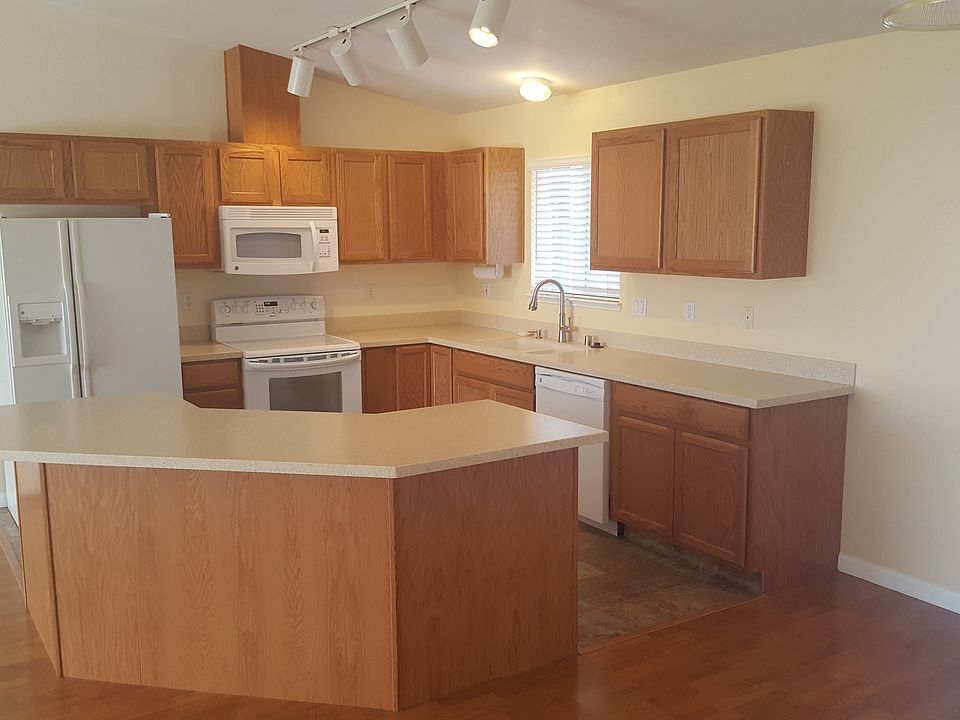 2nd image of 1045 Mercedes Dr