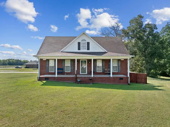 45 W Blue Heron Dr, Killen, AL 35645
