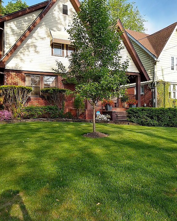 2nd image of 1175 Woodward Ave