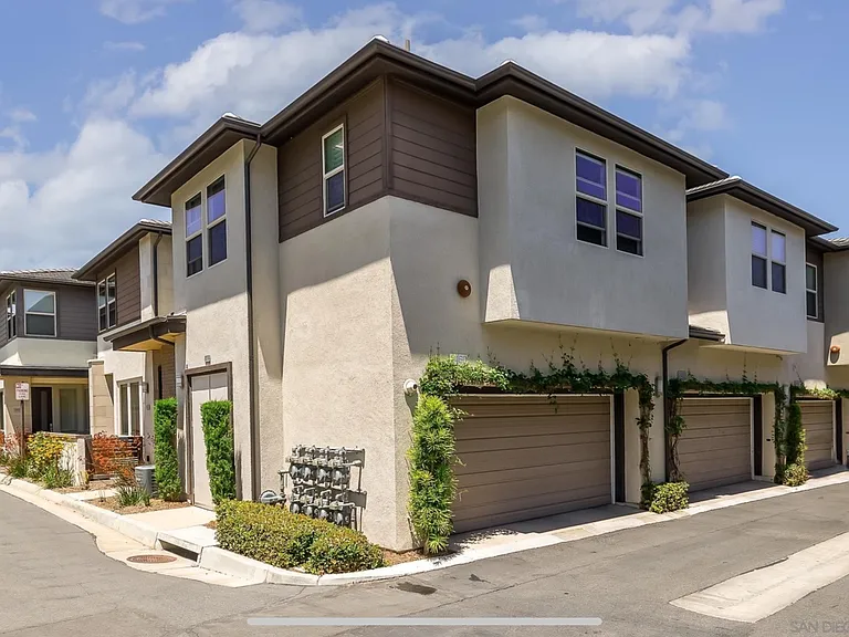 2460 Aperture Cir — Photo 26