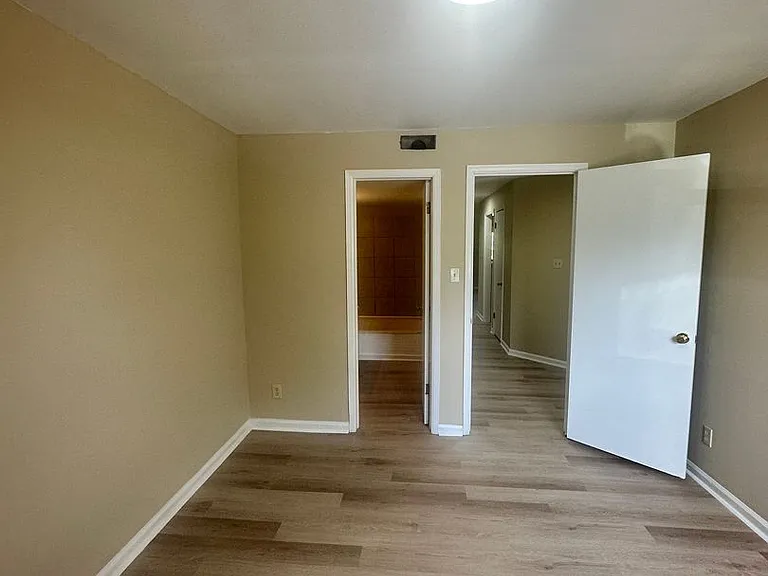 2738 Tyndall Dr — Photo 11