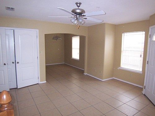 2nd image of 1718 Stone Dr APT 1