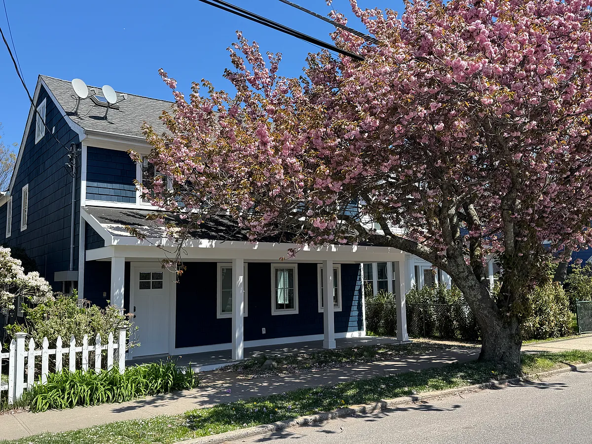 Building Photo - 616 Main St #B