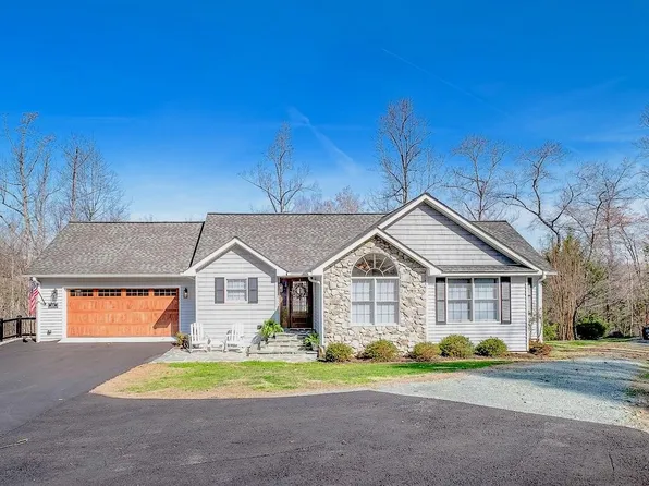 2085 Lakewood Forest Rd, Moneta, VA 24121