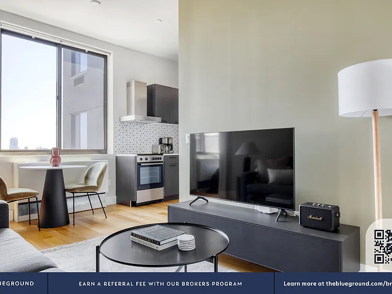 101 E 10th St #9A — Photo 4