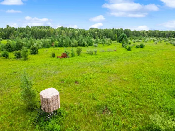 N7415 7th St, Menominee, MI 49858