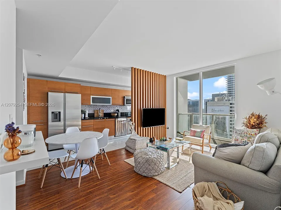 244 Biscayne Blvd #3105