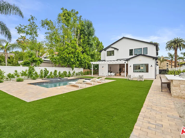 4475 Mammoth Ave — Photo 10