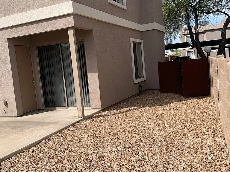 Rincalina on Speedway Townhomes — Photo 15
