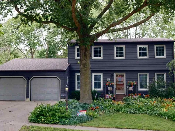 40 Penfro Dr, Iowa City, IA 52246