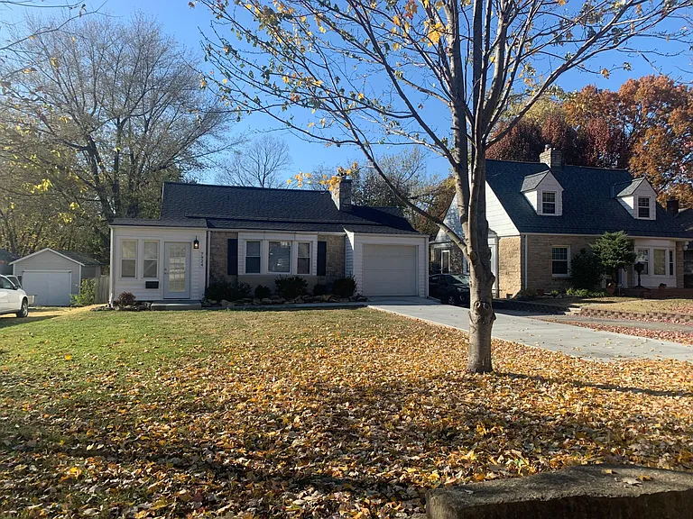 7924 Ward Parkway Plz — Photo 2