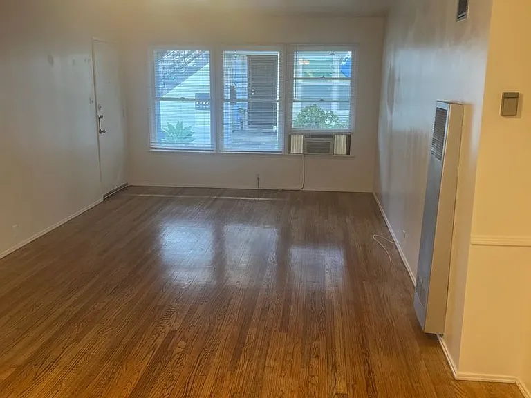 8366 Sargent Ave — Photo 6