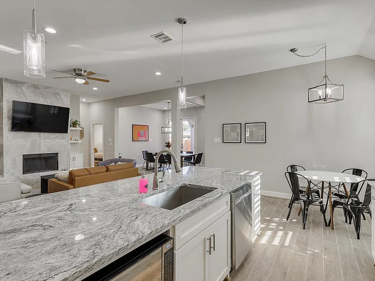 8206 Chesham Dr — Photo 21