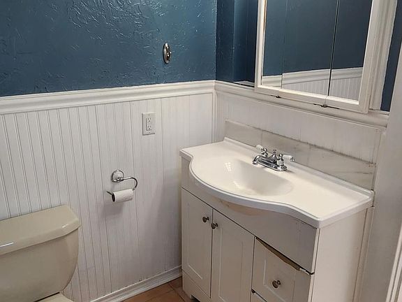 5th image of 1126 N Anderson St
