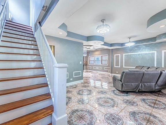 3rd image of 15117 Vine Ave