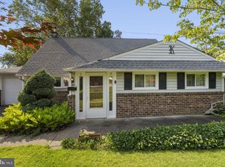 44 Hamlet Rd, Levittown, PA 19056