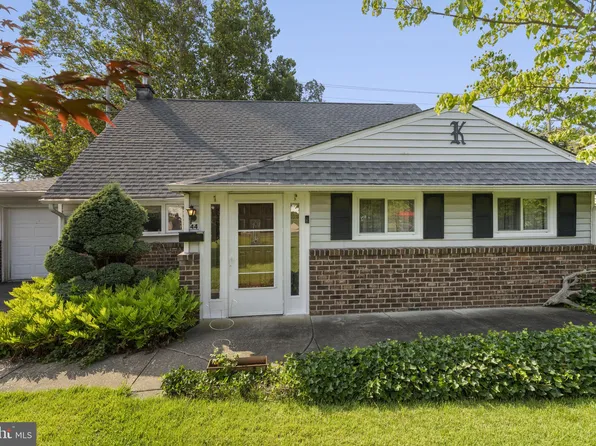 44 Hamlet Rd, Levittown, PA 19056