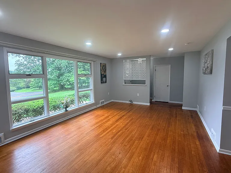5460 Ten Oaks Rd — Photo 6