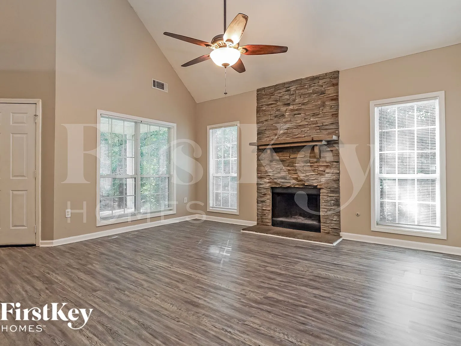 4 bed, 2.0 bath, 1564 sqft, $2,050 — Photo 2