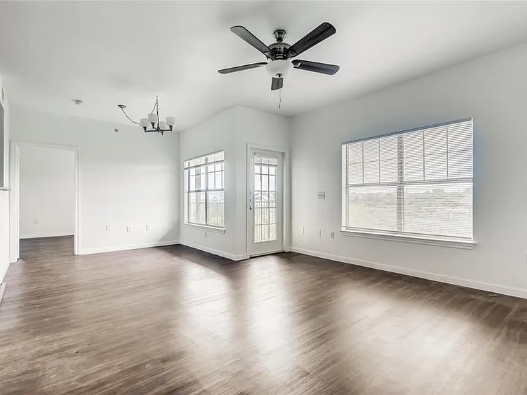 2320 Gracy Farms Ln #835 — Photo 1