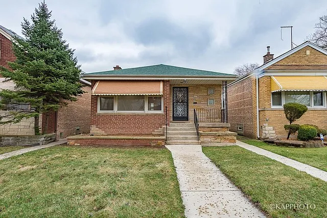 8337 S La Salle St photo 1