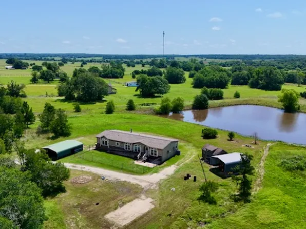 8655 Templeton Rd, Hearne, TX 77859