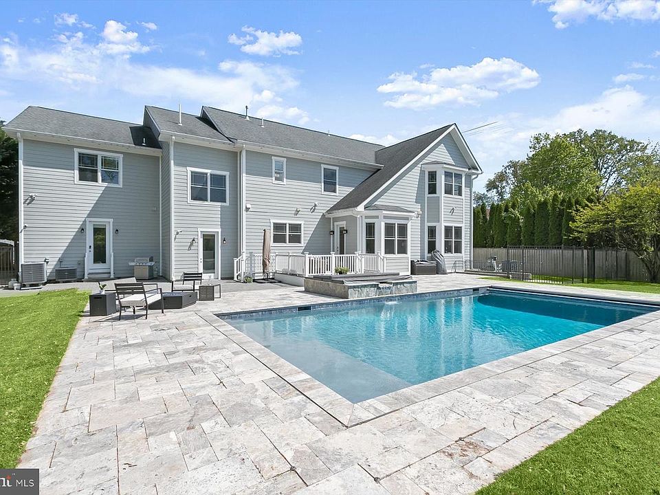 1st image of 11000 Luxmanor Rd