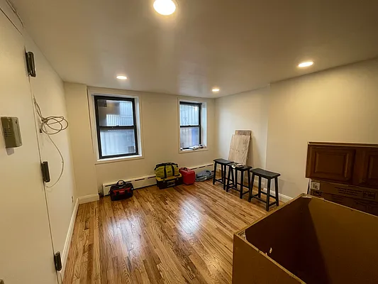 Rented by Bedford Realty USA Corp | media 18