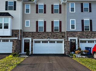 2132 Rivers Dr, Newark, DE 19702