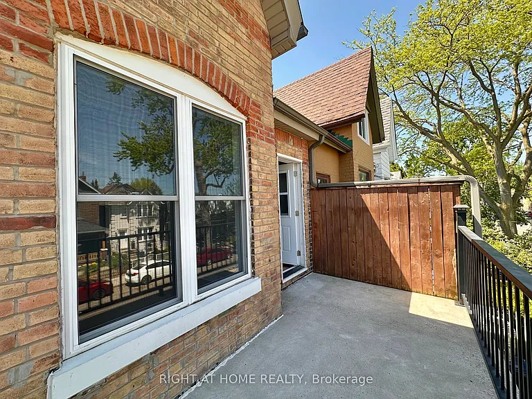 123 Lindsey Ave #UPPER — Photo 2