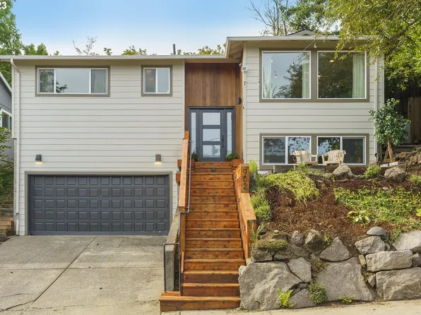 902 SW Troy St, Portland, OR 97219
