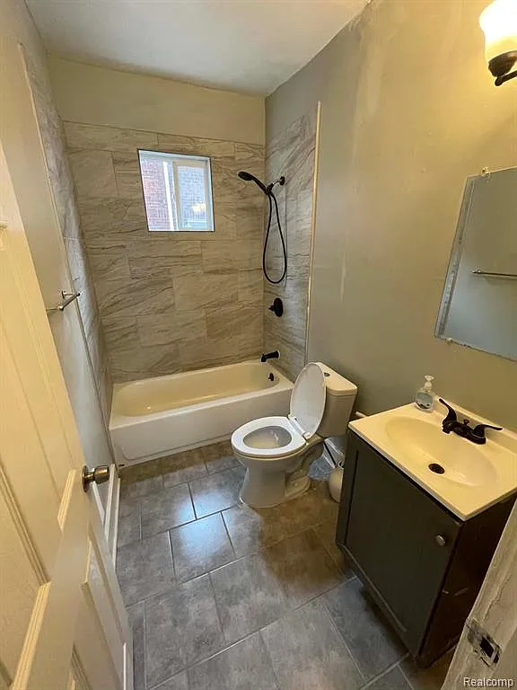 3 bed, 1.0 bath, 1211 sqft, $1,250 — Photo 4