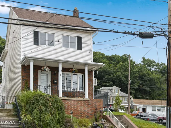 1205 W Walnut St, Coal Township, PA 17866