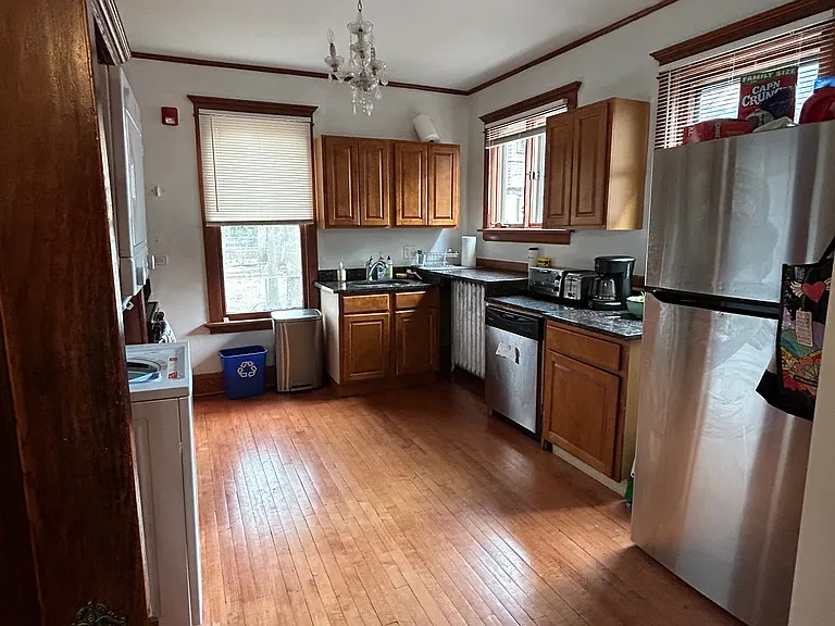 711 Emerson St #1 — Photo 3