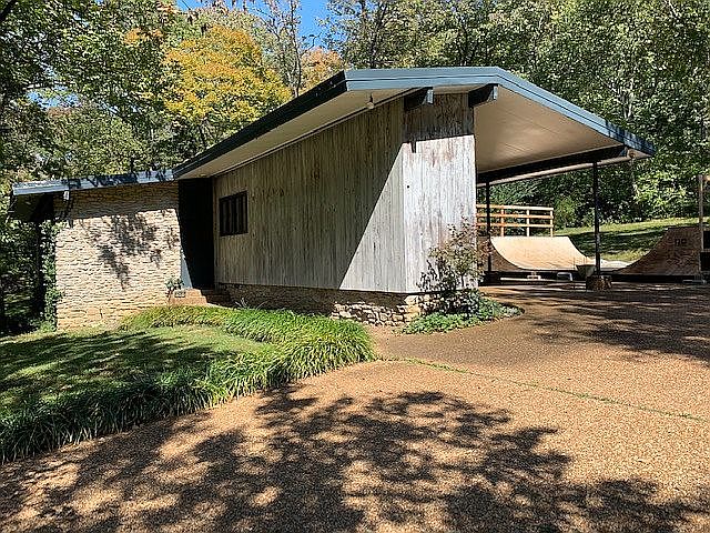 2nd image of 2704 Hemingway Dr