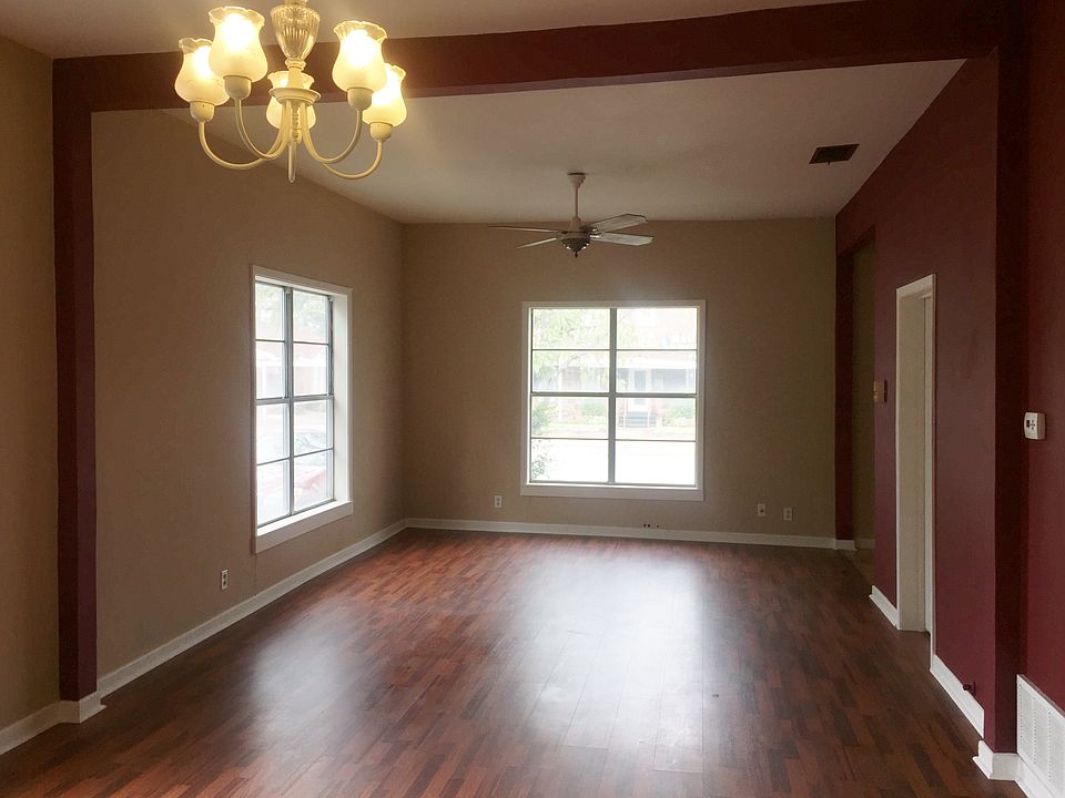 1st image of 301 W Hubbard St